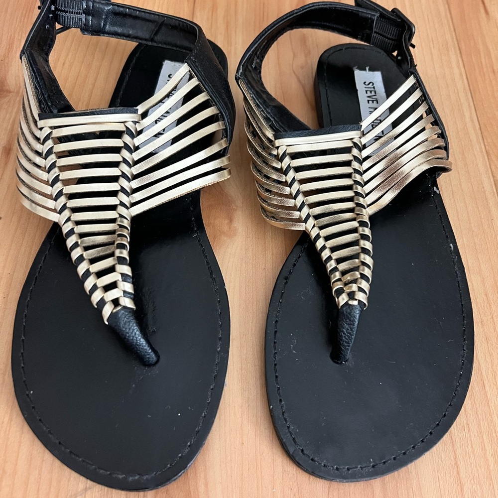 Steve Madden Black and Gold Strappy Sandals size 7.5 Brand New